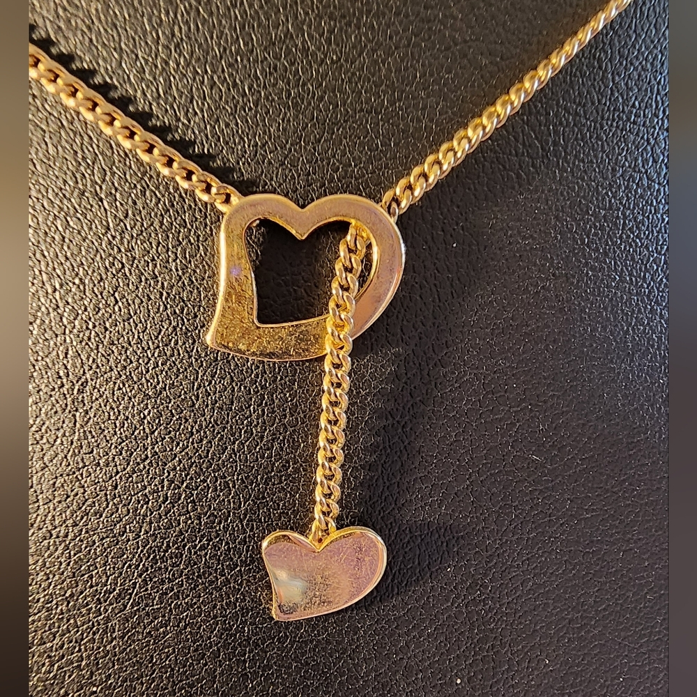 Avon Goldtone Double Heart Pendant Necklace - Picture 6 of 11